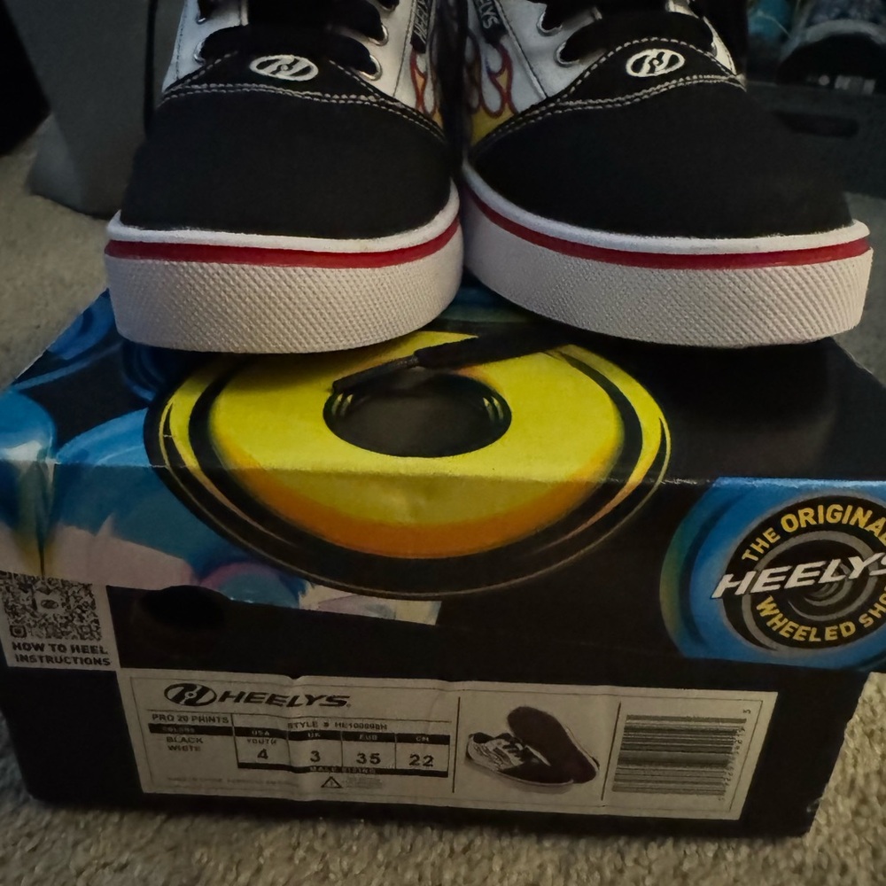 Heelys Black and White Skate Shoes BRAND NEW IN BOX